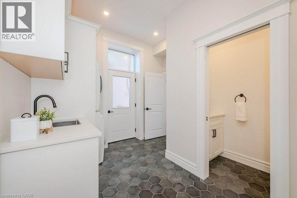 












44 HOPE Street W

,
Tavistock,




Ontario
N0B2R0

