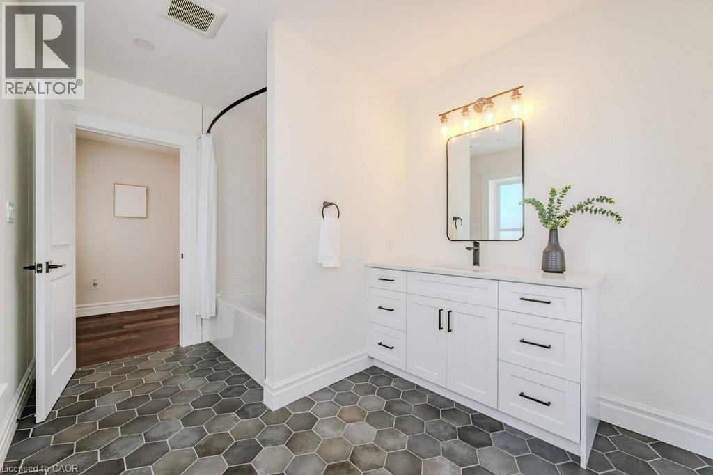 












44 HOPE Street W

,
Tavistock,




Ontario
N0B2R0

