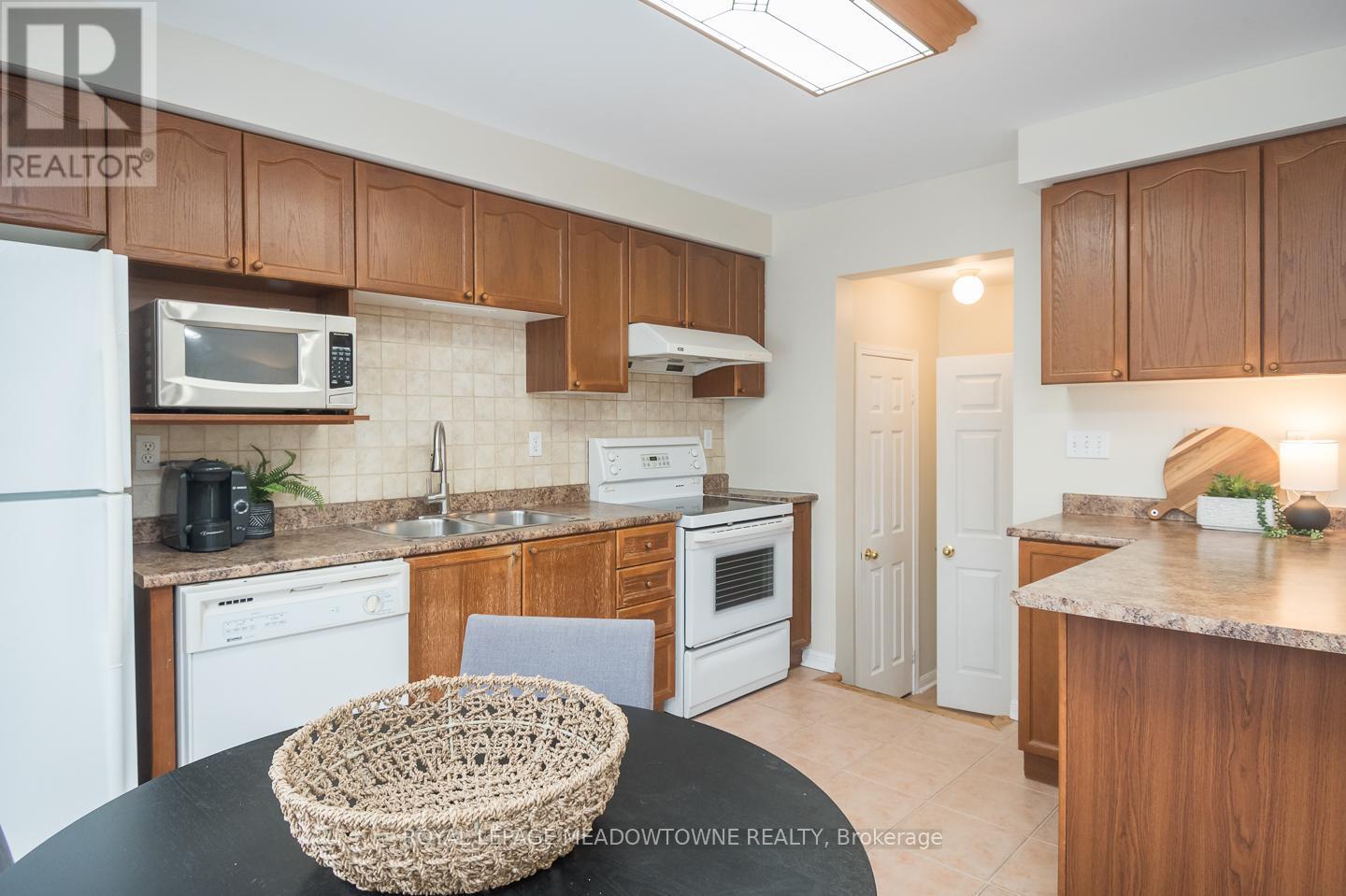 












1617 GOWLING TERRACE

,
Milton,




Ontario
L9T5J6

