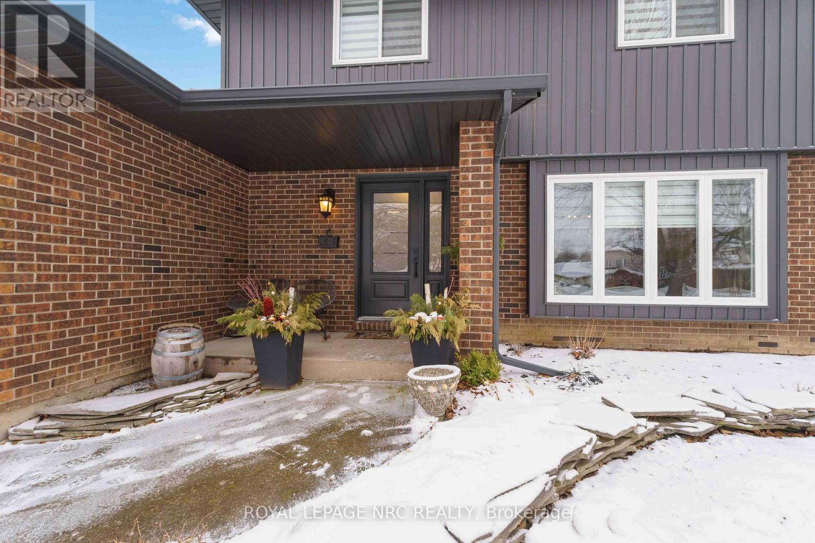 












9 WOODGARDEN COURT

,
St. Catharines (Lakeshore),




Ontario
L2M7C9


