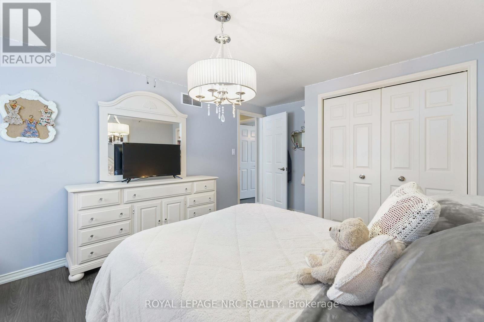 












9 WOODGARDEN COURT

,
St. Catharines (Lakeshore),




Ontario
L2M7C9

