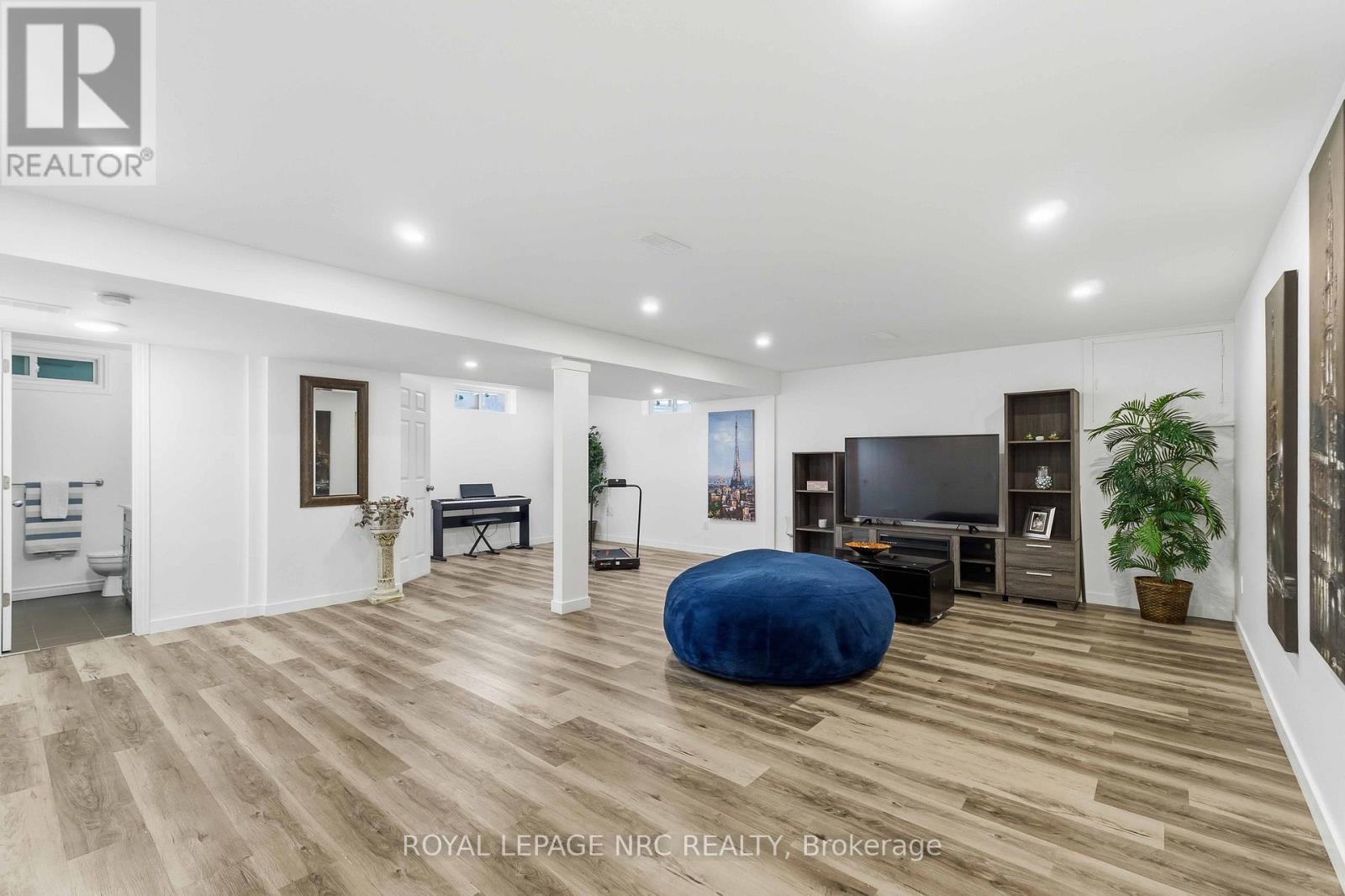 












9 WOODGARDEN COURT

,
St. Catharines (Lakeshore),




Ontario
L2M7C9

