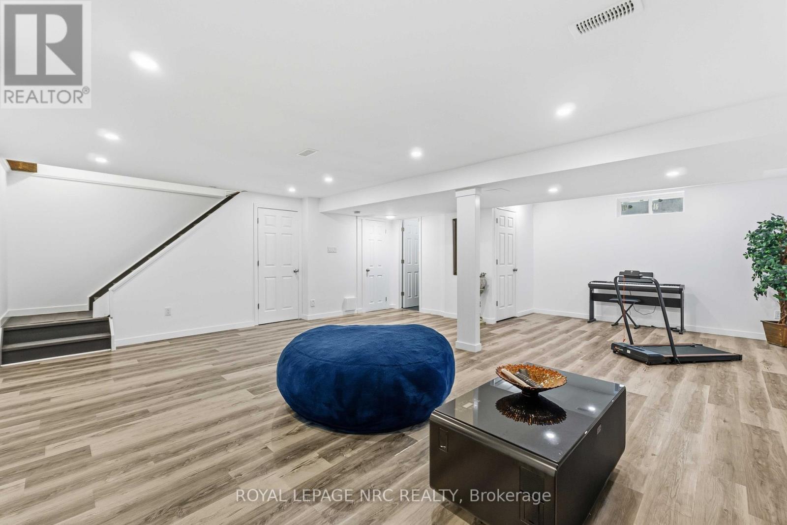 












9 WOODGARDEN COURT

,
St. Catharines (Lakeshore),




Ontario
L2M7C9

