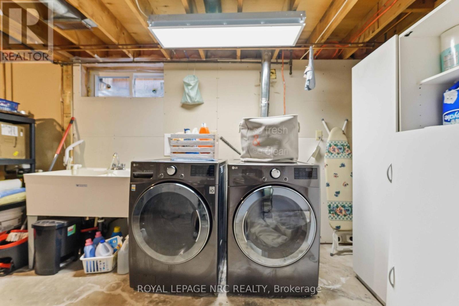 












9 WOODGARDEN COURT

,
St. Catharines (Lakeshore),




Ontario
L2M7C9

