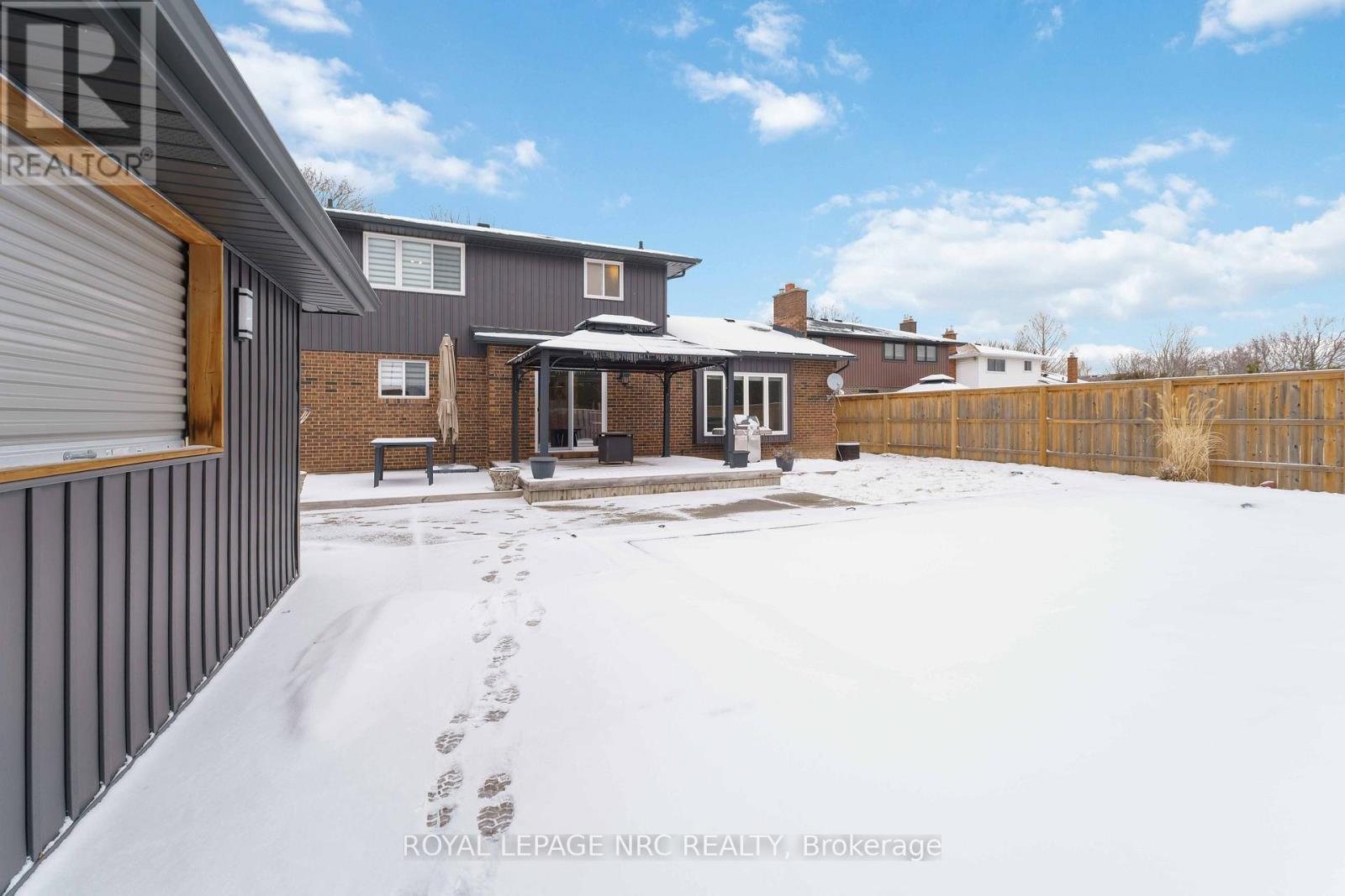 












9 WOODGARDEN COURT

,
St. Catharines (Lakeshore),




Ontario
L2M7C9

