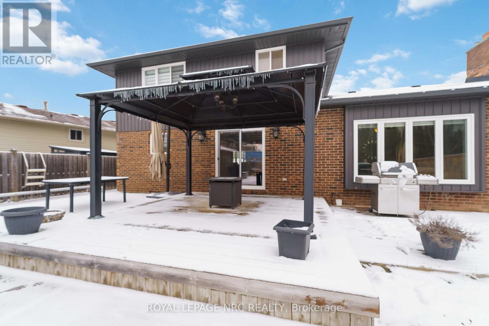 












9 WOODGARDEN COURT

,
St. Catharines (Lakeshore),




Ontario
L2M7C9

