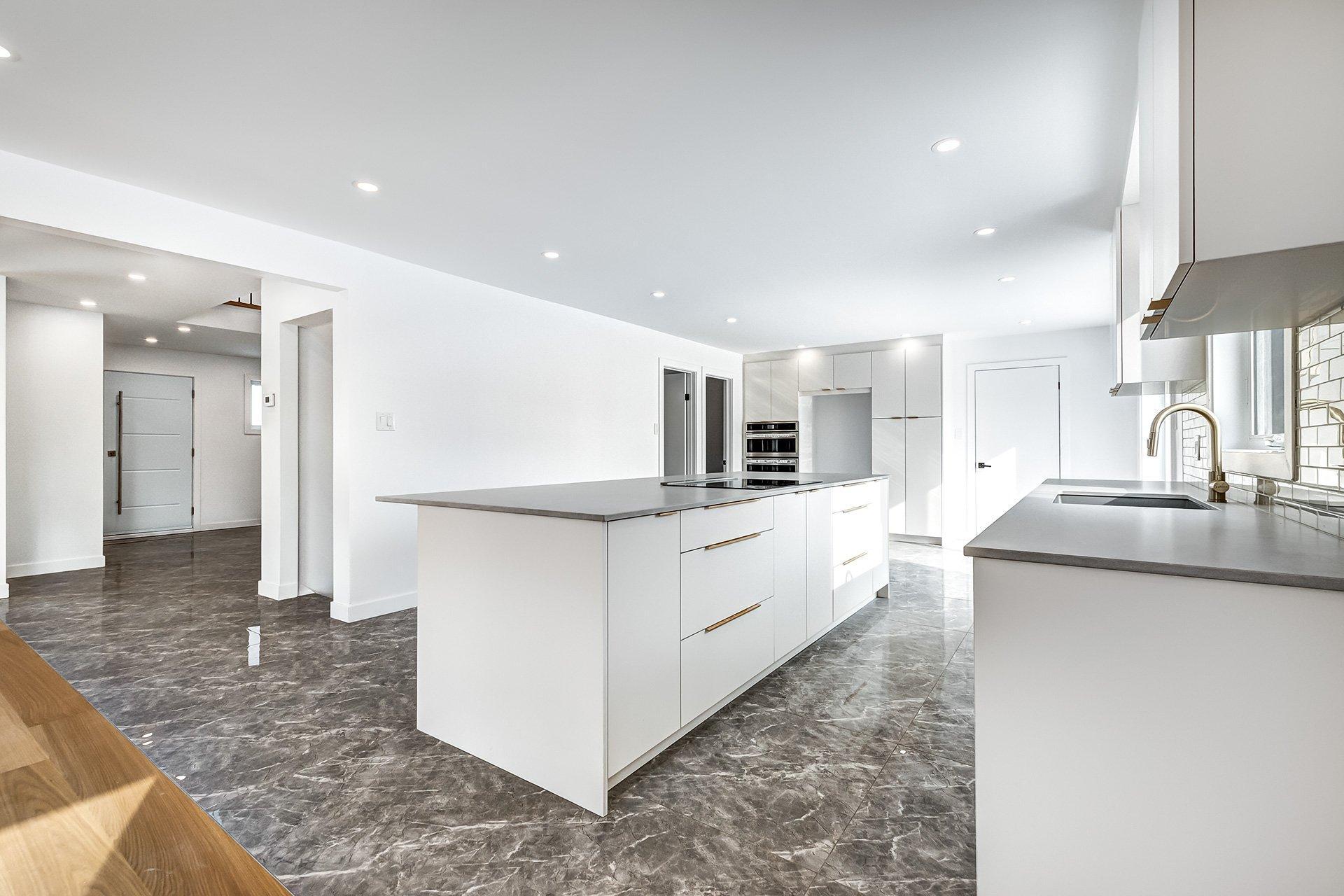 









50


Rue Hawthorne

,
Kirkland,




QC
H9H3G3

