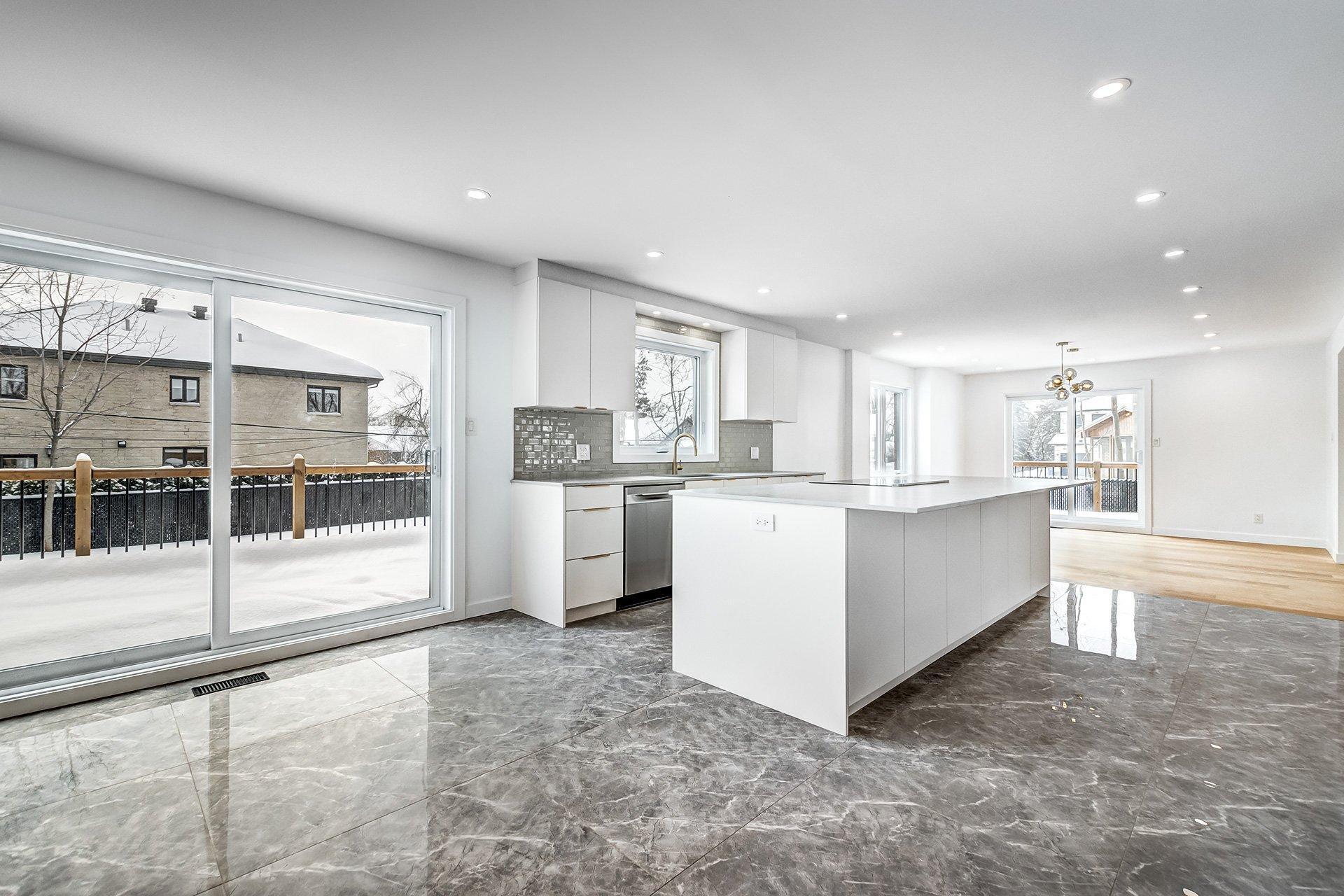 









50


Rue Hawthorne

,
Kirkland,




QC
H9H3G3

