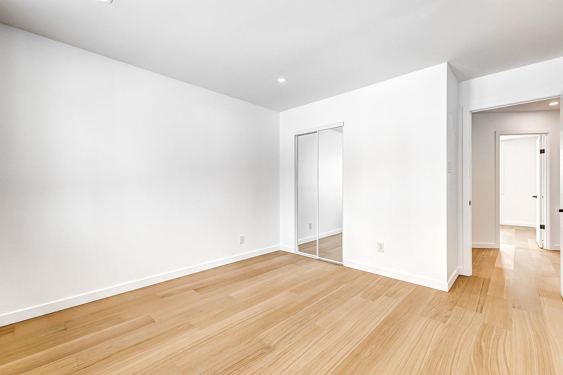 









50


Rue Hawthorne

,
Kirkland,




QC
H9H3G3

