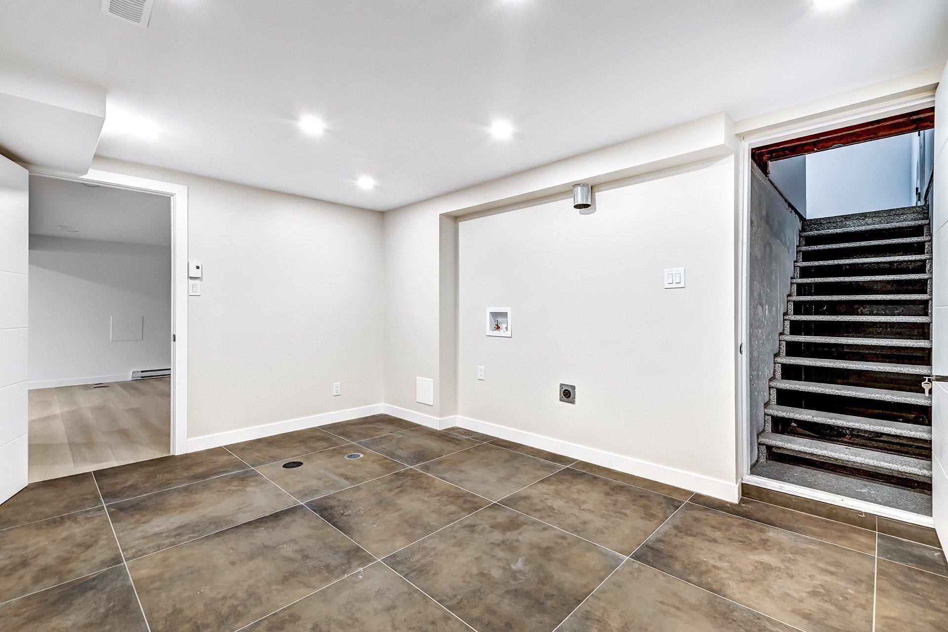 









50


Rue Hawthorne

,
Kirkland,




QC
H9H3G3

