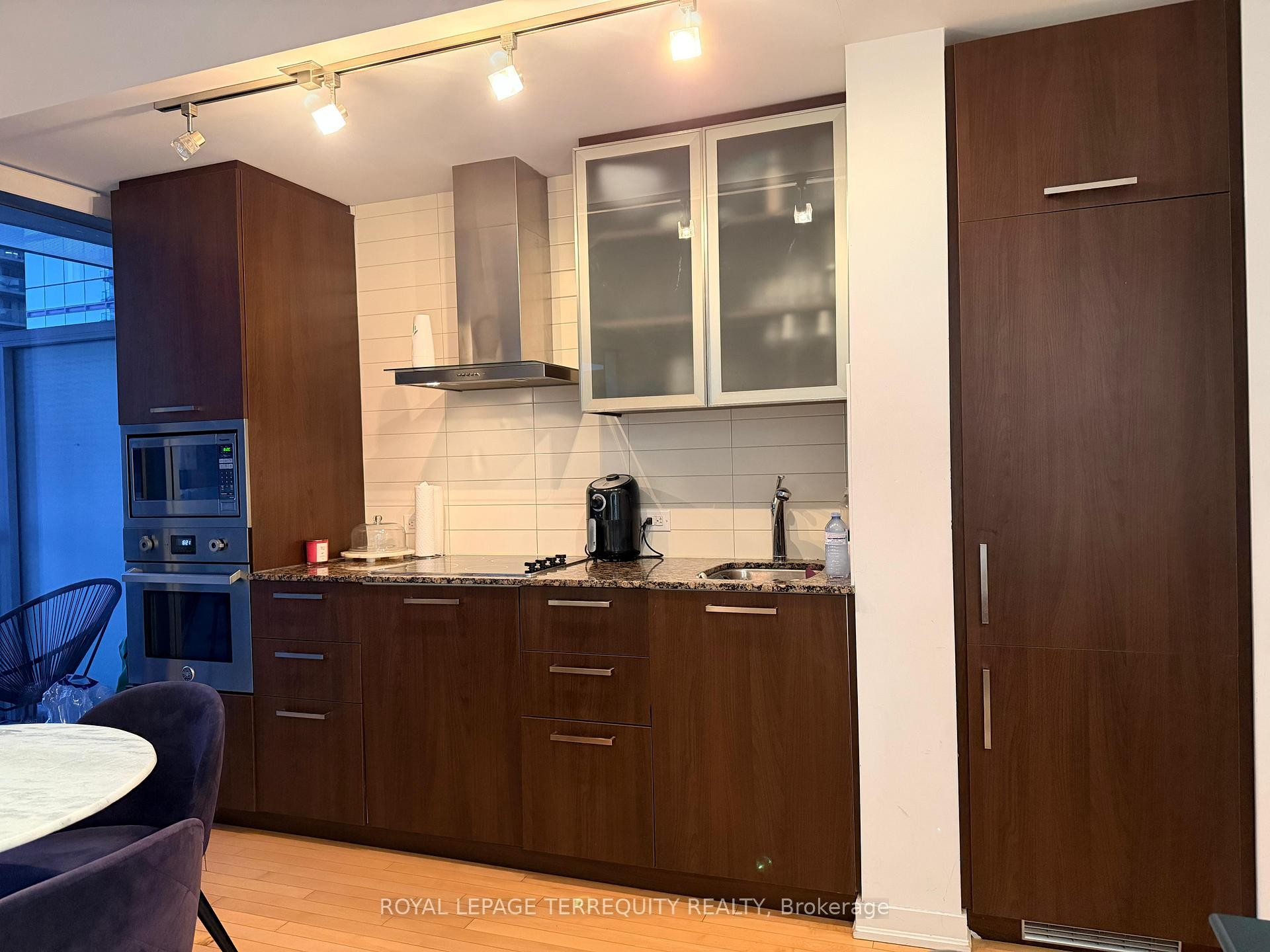 









14


York

Street, 1407,
Toronto,




ON
M5J 0B1

