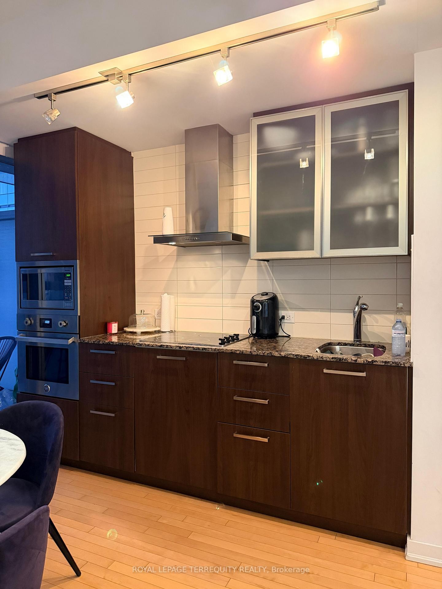 









14


York

Street, 1407,
Toronto,




ON
M5J 0B1

