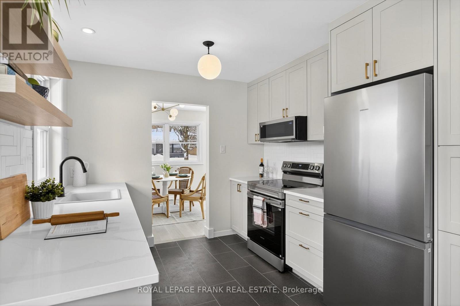 












781 HOPKINS AVENUE

,
Peterborough (Town Ward 3),




Ontario
K9J4Y7

