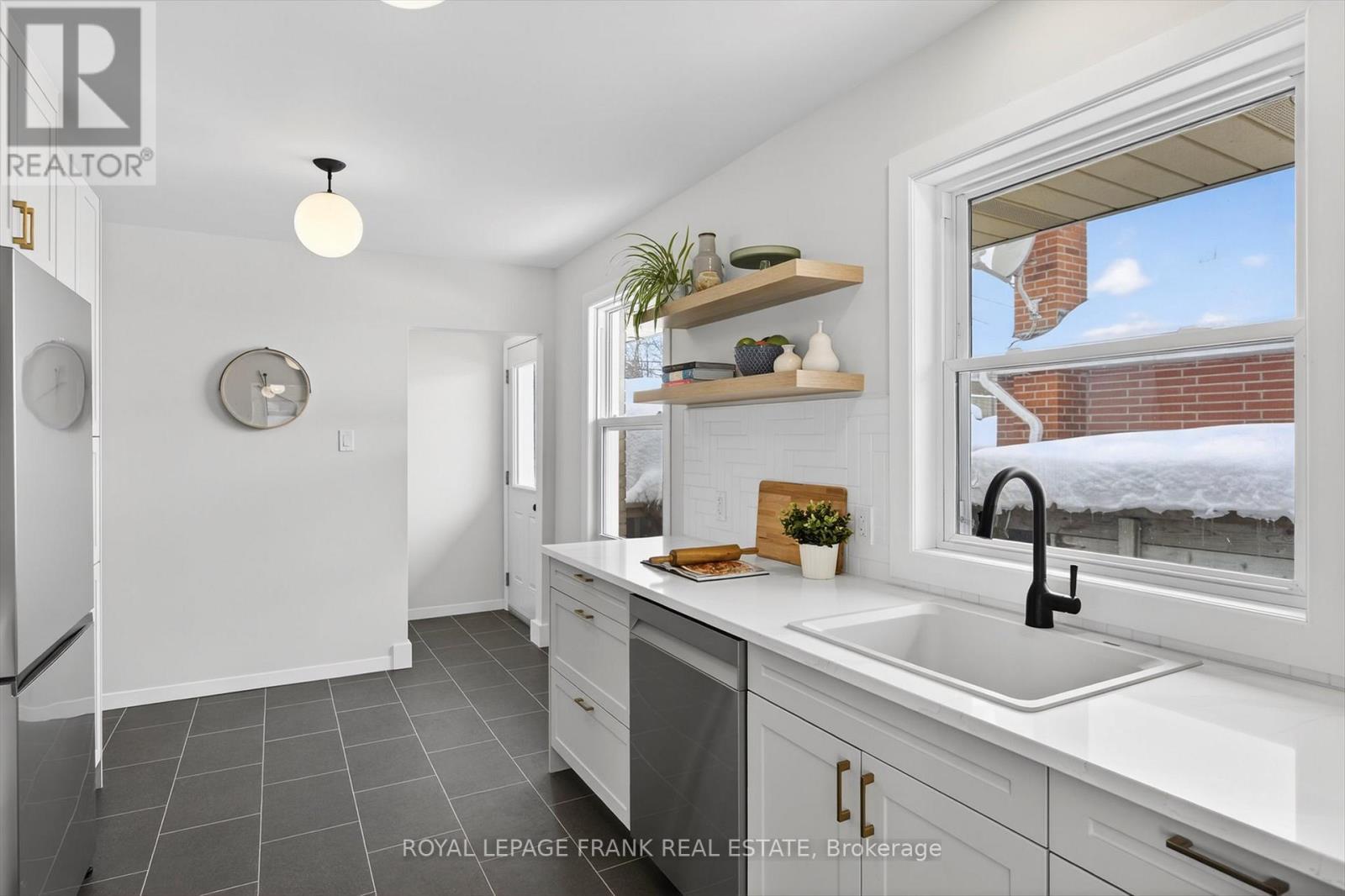 












781 HOPKINS AVENUE

,
Peterborough (Town Ward 3),




Ontario
K9J4Y7

