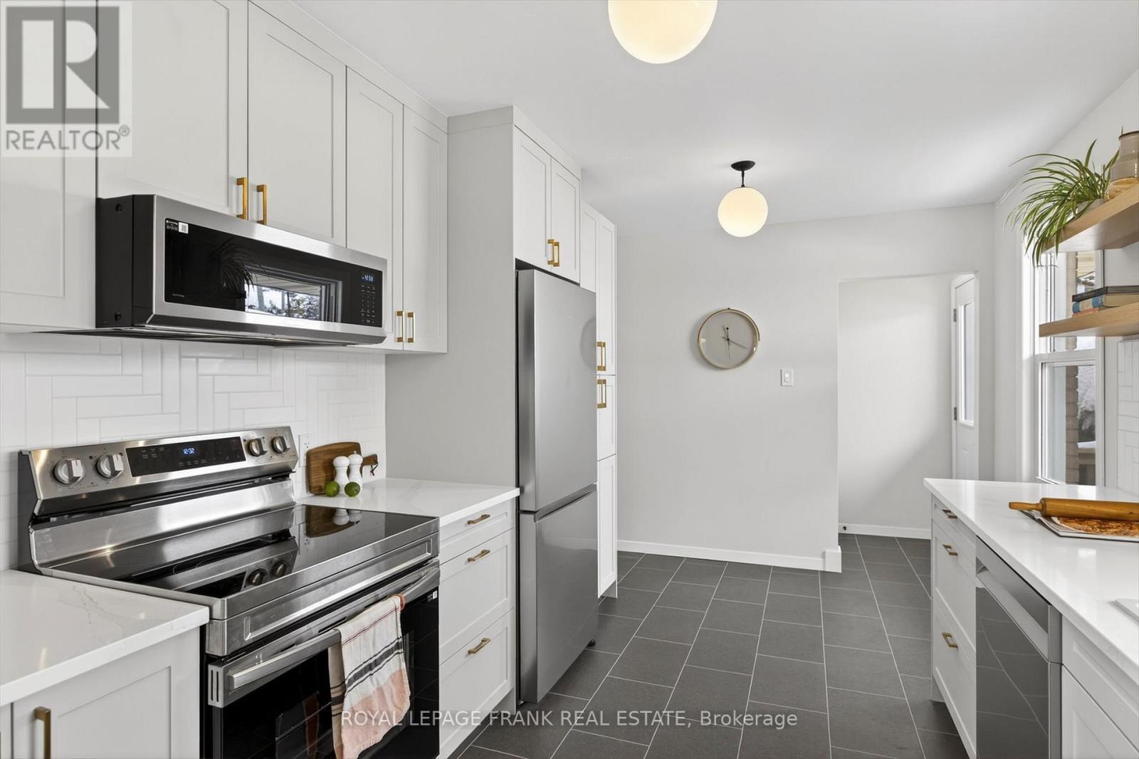 












781 HOPKINS AVENUE

,
Peterborough (Town Ward 3),




Ontario
K9J4Y7

