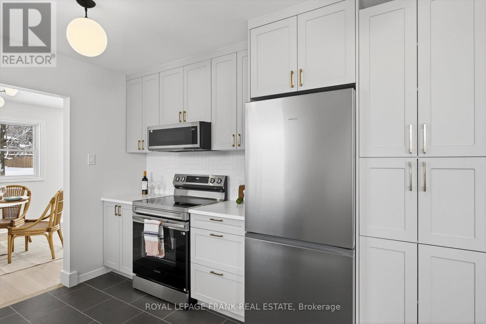 












781 HOPKINS AVENUE

,
Peterborough (Town Ward 3),




Ontario
K9J4Y7

