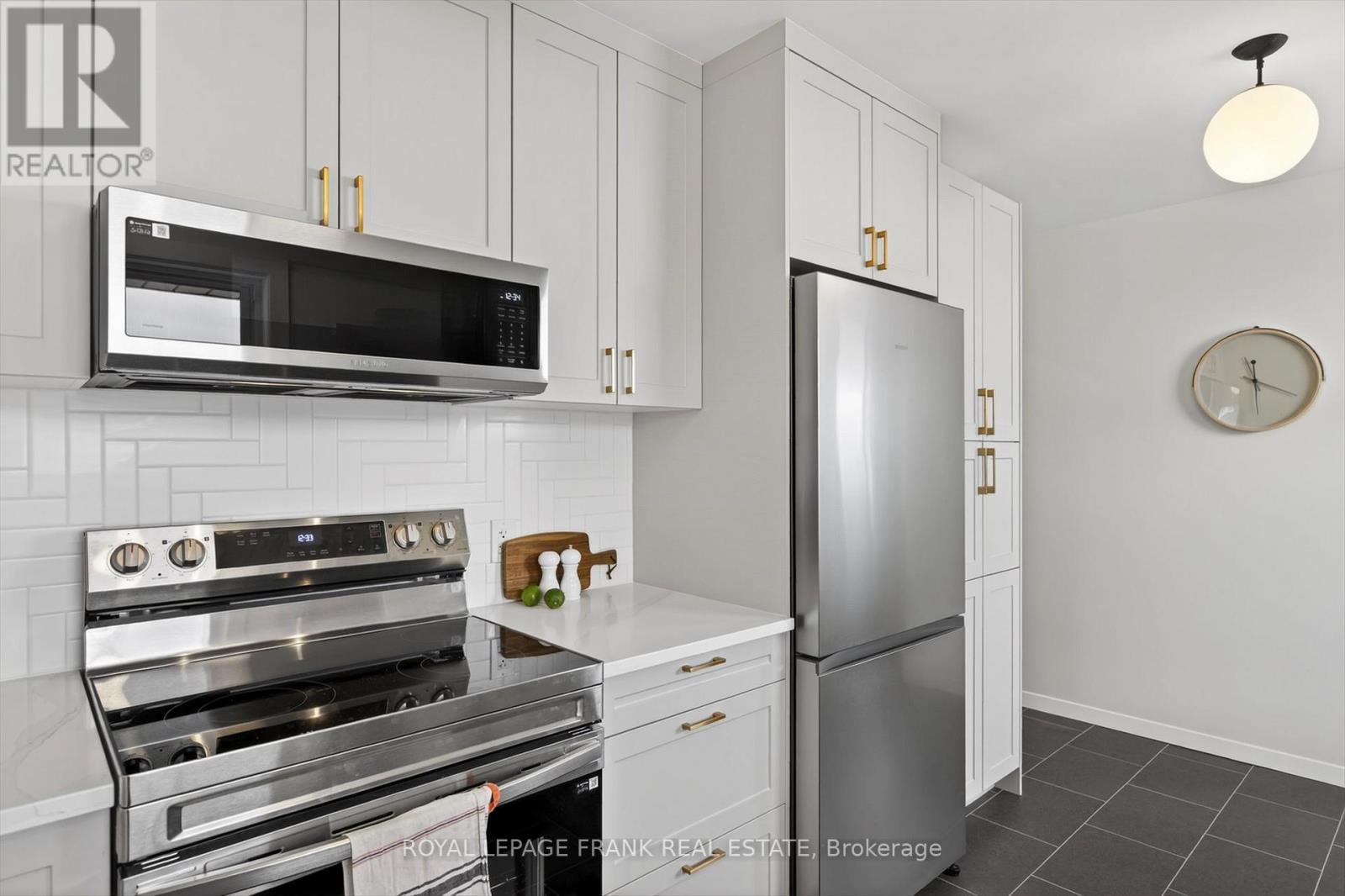 












781 HOPKINS AVENUE

,
Peterborough (Town Ward 3),




Ontario
K9J4Y7

