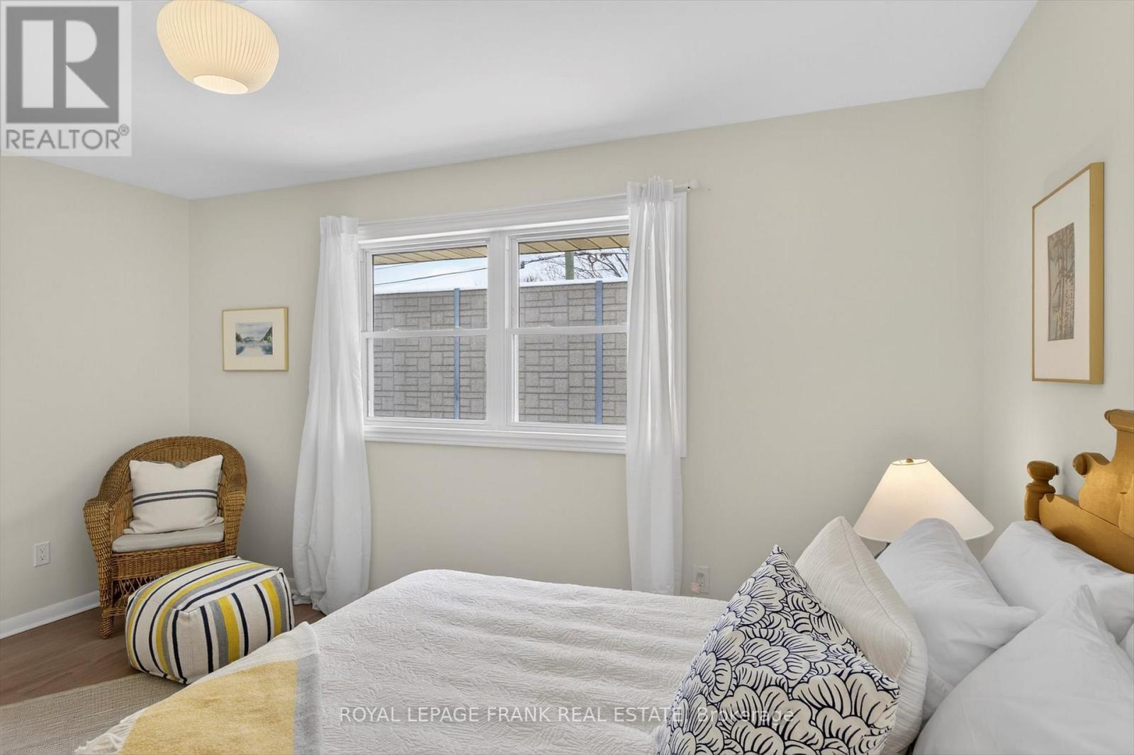 












781 HOPKINS AVENUE

,
Peterborough (Town Ward 3),




Ontario
K9J4Y7

