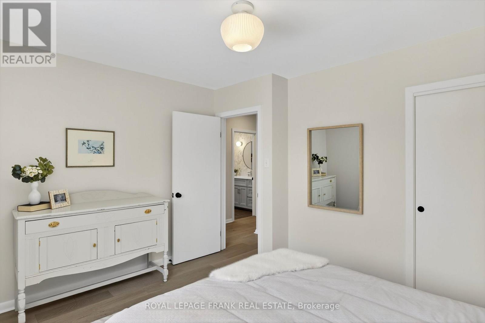 












781 HOPKINS AVENUE

,
Peterborough (Town Ward 3),




Ontario
K9J4Y7

