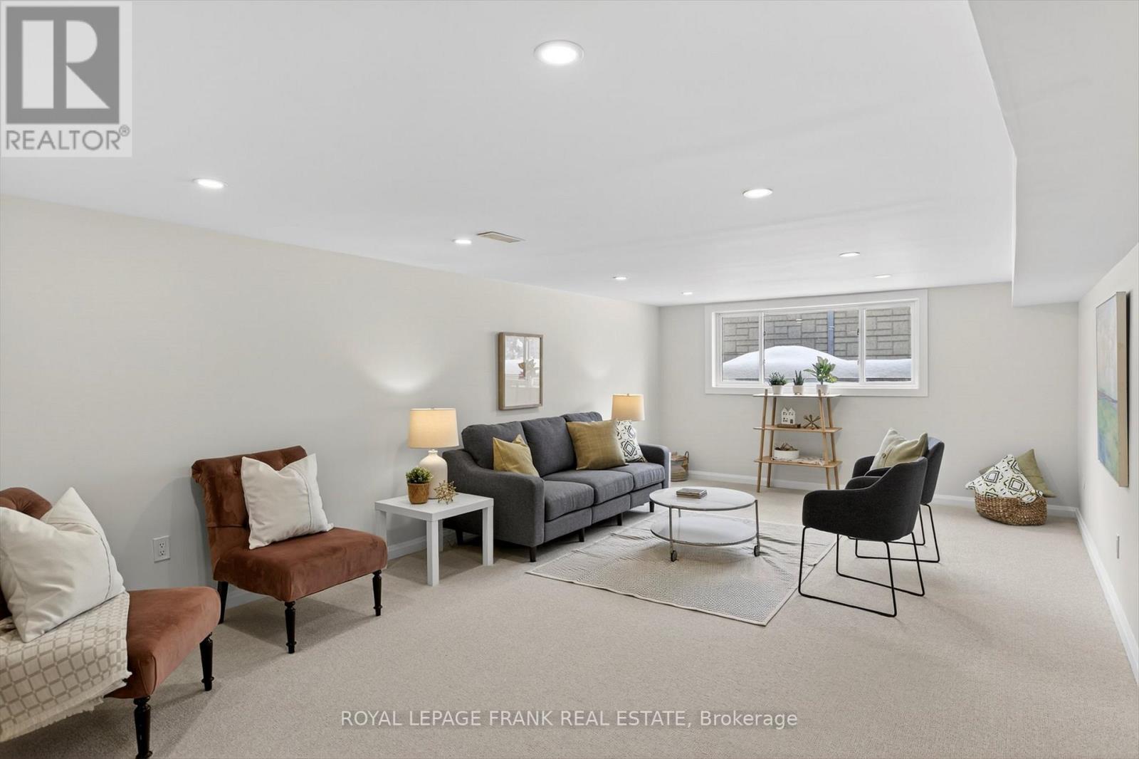 












781 HOPKINS AVENUE

,
Peterborough (Town Ward 3),




Ontario
K9J4Y7

