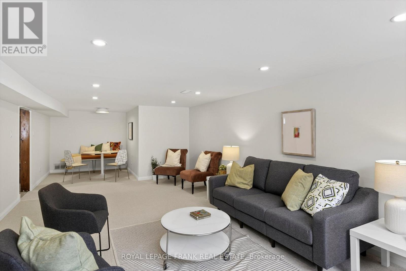 












781 HOPKINS AVENUE

,
Peterborough (Town Ward 3),




Ontario
K9J4Y7

