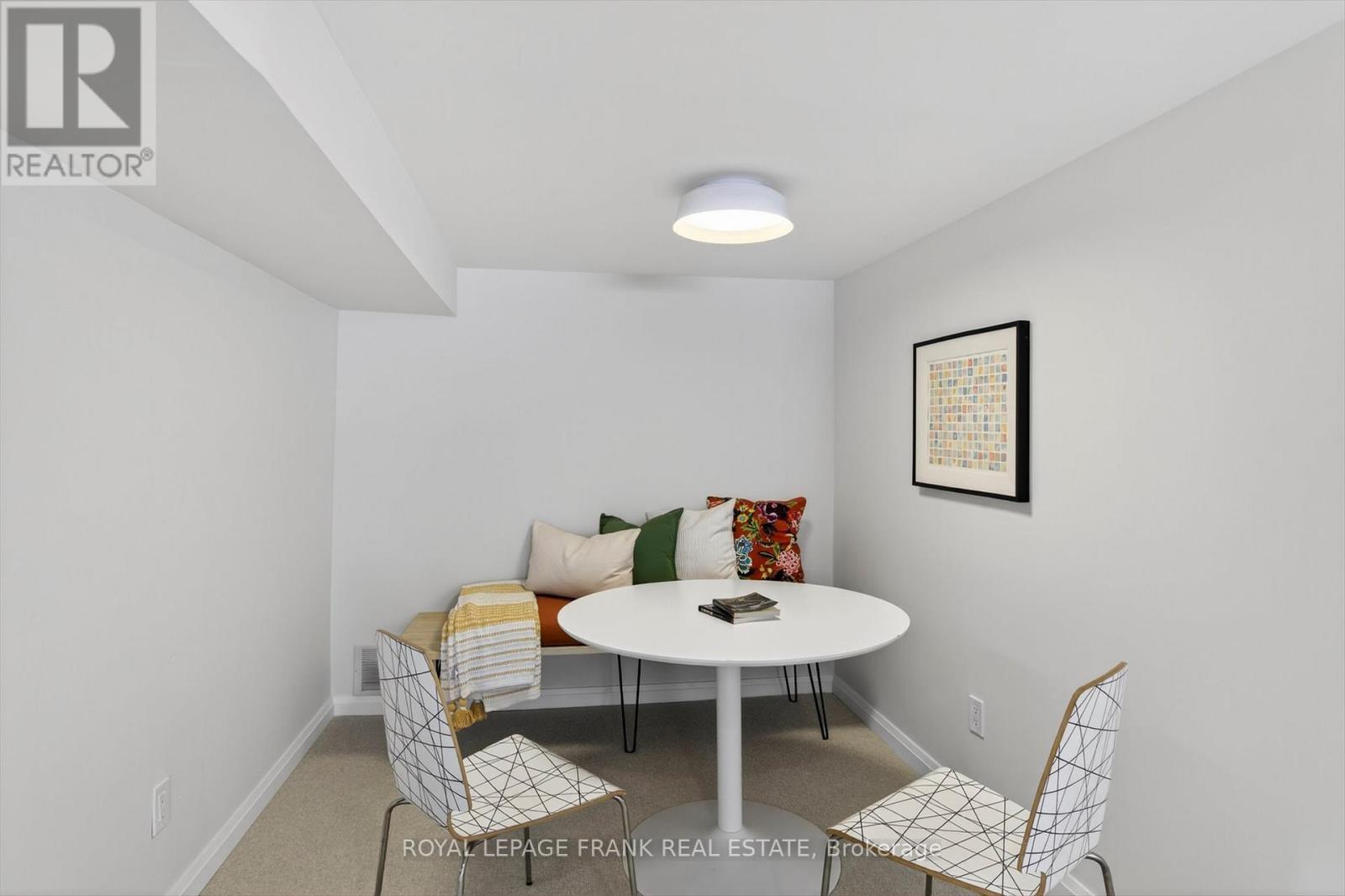 












781 HOPKINS AVENUE

,
Peterborough (Town Ward 3),




Ontario
K9J4Y7

