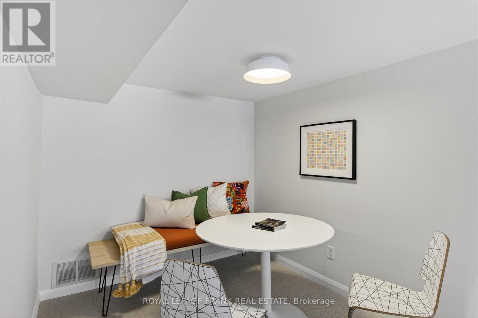 












781 HOPKINS AVENUE

,
Peterborough (Town Ward 3),




Ontario
K9J4Y7

