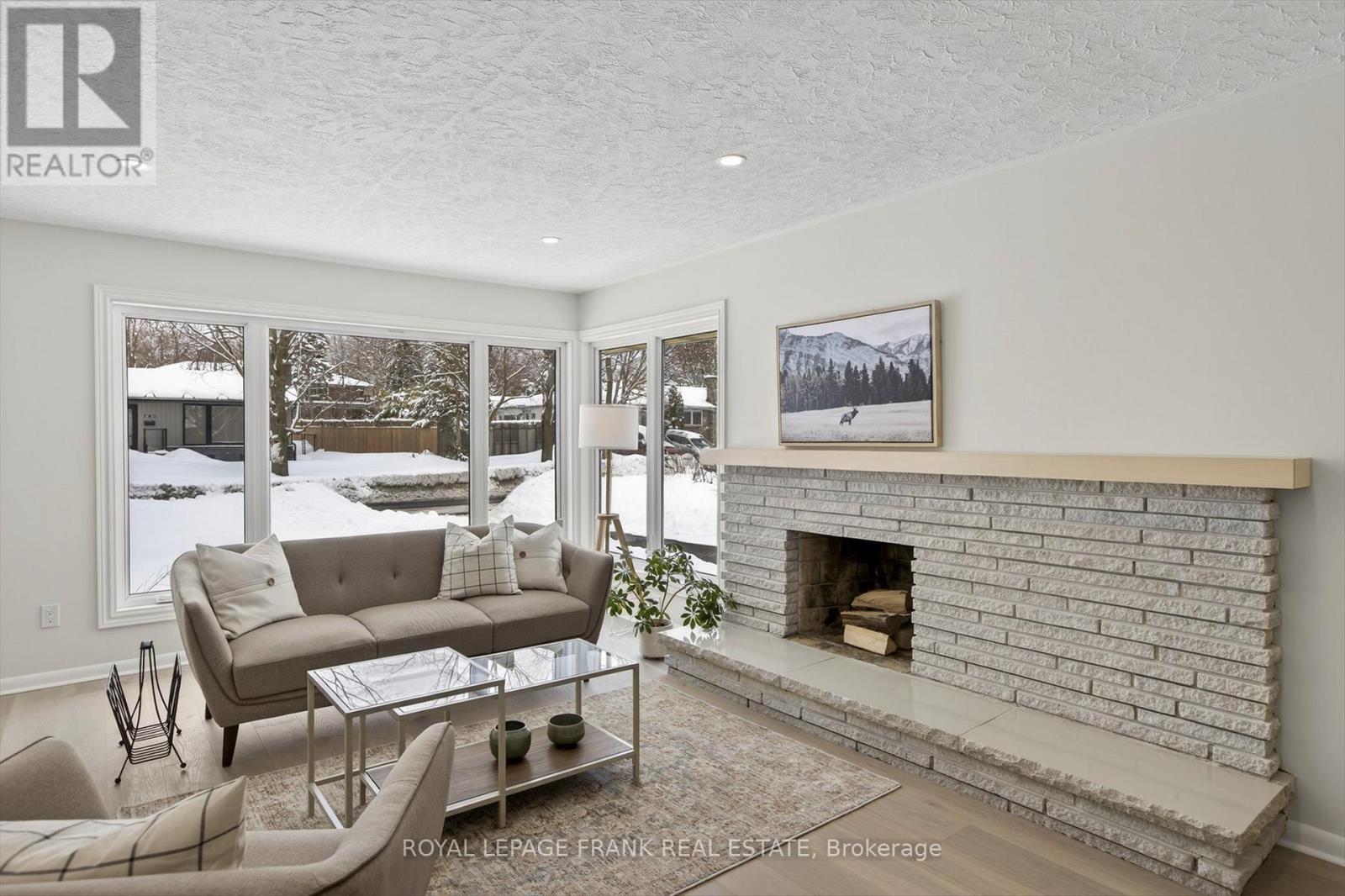 












781 HOPKINS AVENUE

,
Peterborough (Town Ward 3),




Ontario
K9J4Y7

