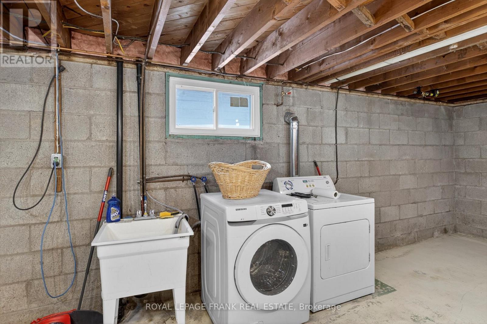 












781 HOPKINS AVENUE

,
Peterborough (Town Ward 3),




Ontario
K9J4Y7

