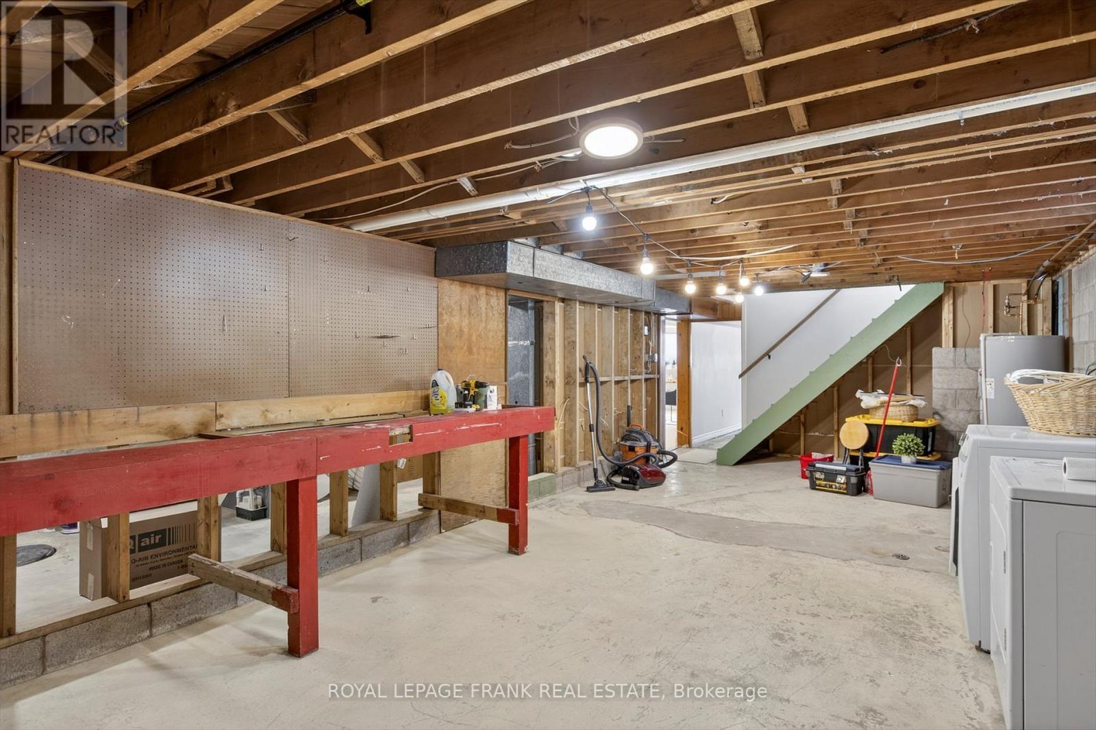 












781 HOPKINS AVENUE

,
Peterborough (Town Ward 3),




Ontario
K9J4Y7

