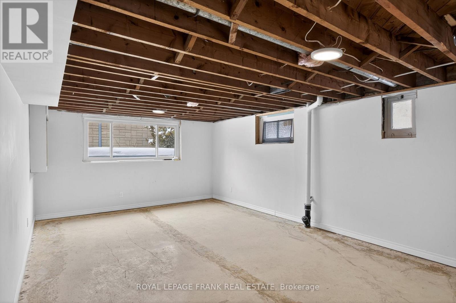 












781 HOPKINS AVENUE

,
Peterborough (Town Ward 3),




Ontario
K9J4Y7

