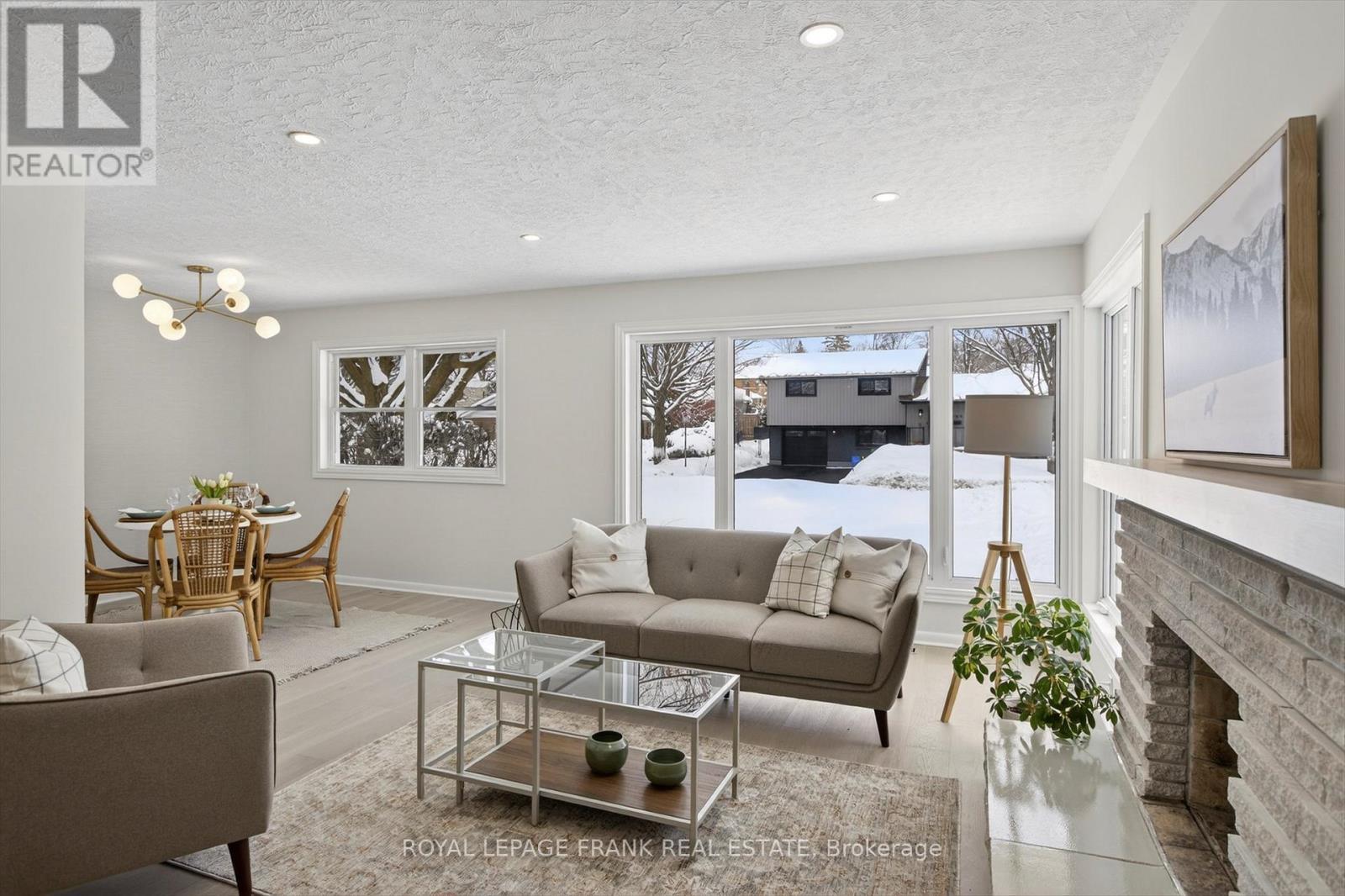 












781 HOPKINS AVENUE

,
Peterborough (Town Ward 3),




Ontario
K9J4Y7

