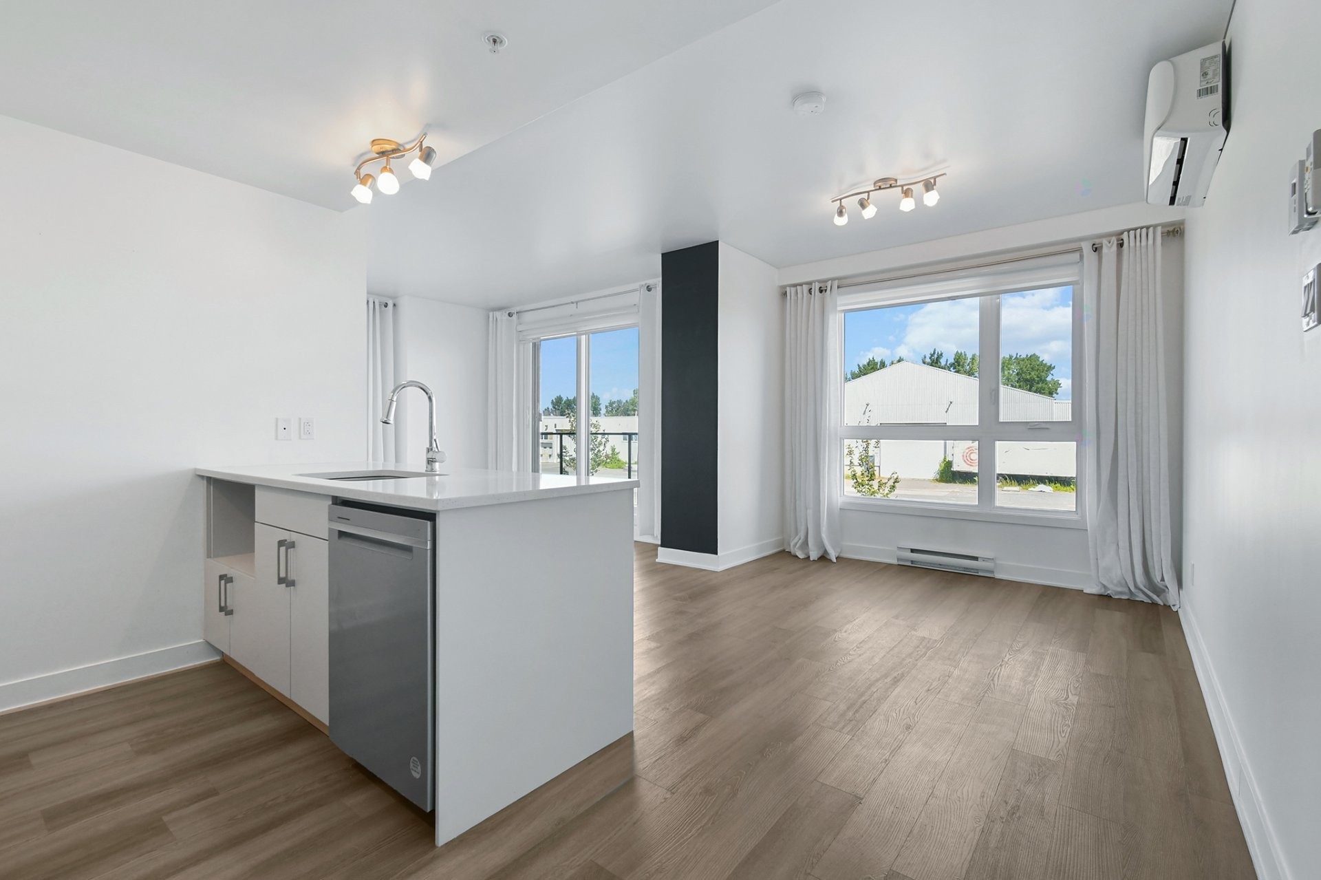 









1431


Av. de la Gare

, 211,
Mascouche,




QC
J7K3C7

