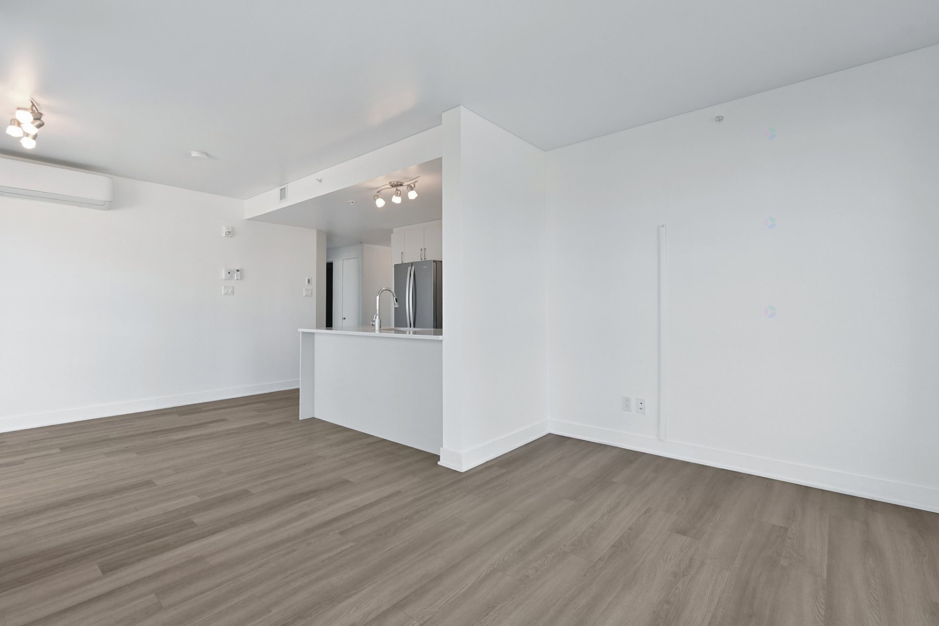 









1431


Av. de la Gare

, 211,
Mascouche,




QC
J7K3C7

