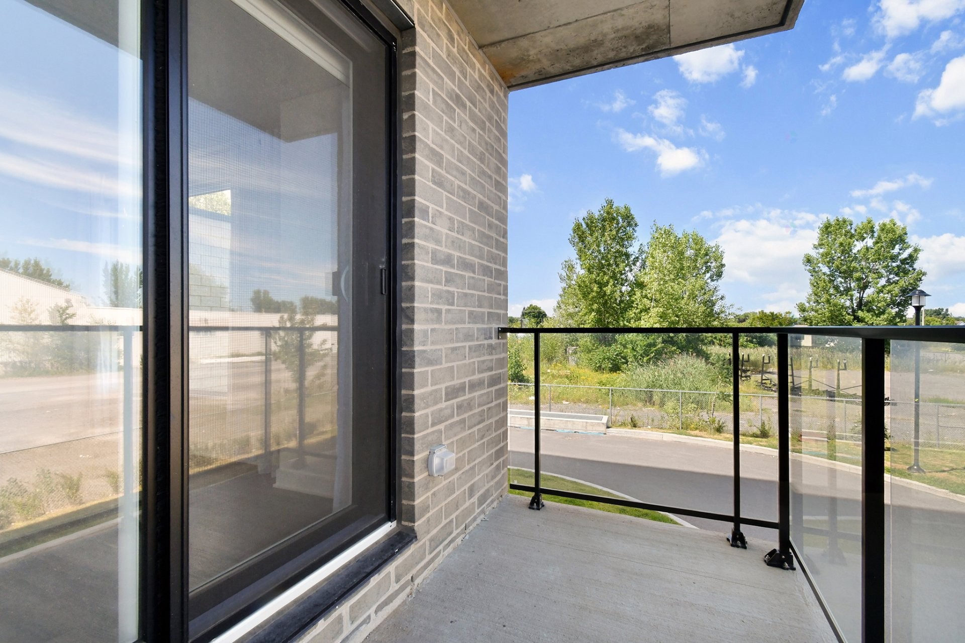 









1431


Av. de la Gare

, 211,
Mascouche,




QC
J7K3C7

