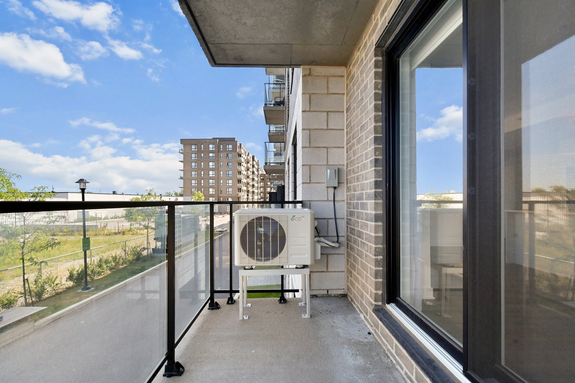 









1431


Av. de la Gare

, 211,
Mascouche,




QC
J7K3C7

