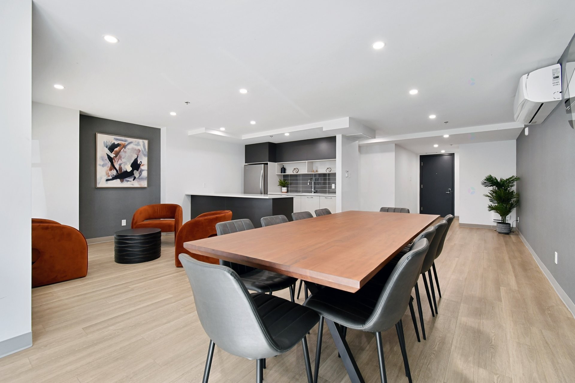 









1431


Av. de la Gare

, 211,
Mascouche,




QC
J7K3C7

