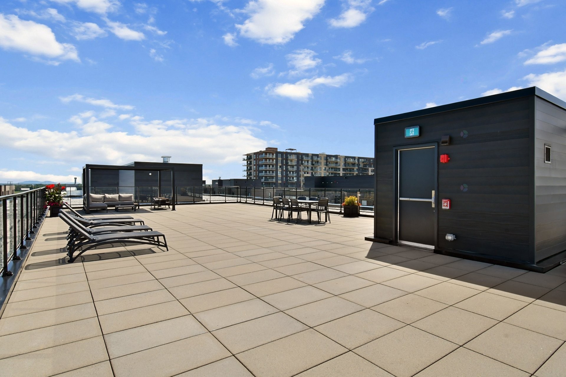 









1431


Av. de la Gare

, 211,
Mascouche,




QC
J7K3C7

