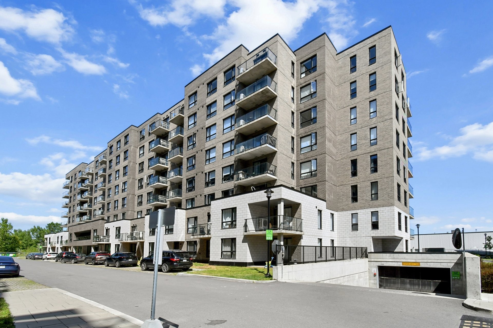 









1431


Av. de la Gare

, 211,
Mascouche,




QC
J7K3C7

