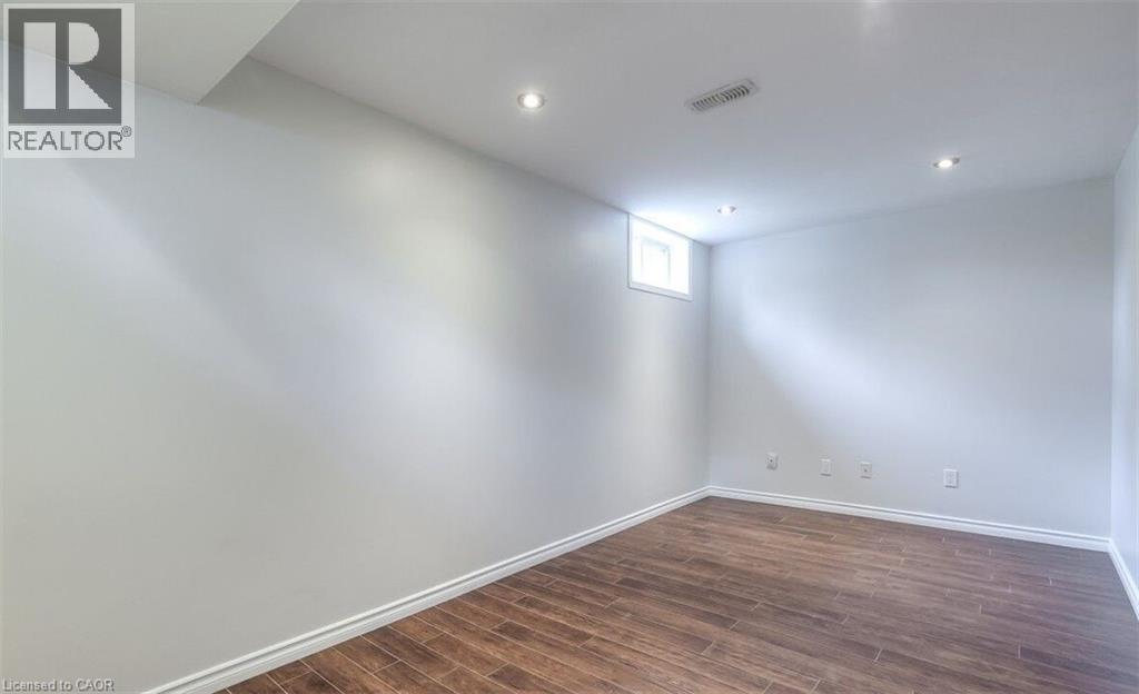 












3908 QUIET CREEK Drive Unit# Bsmt

,
Mississauga,




Ontario
L5M8B5

