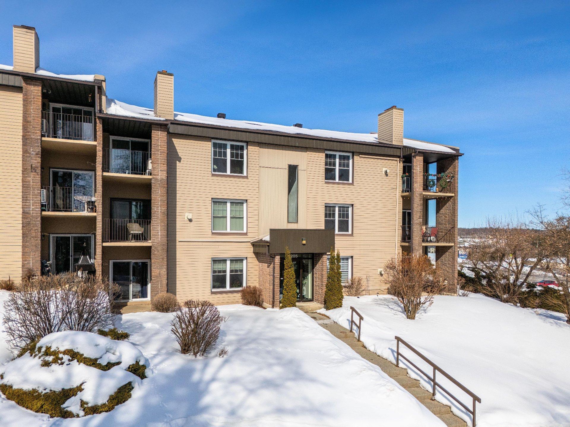 









4205


Rue Bertrand-Fabi

, 5,
Sherbrooke (Brompton/Rock Forest/Saint-Élie/Deauville),




QC
J1N1W8

