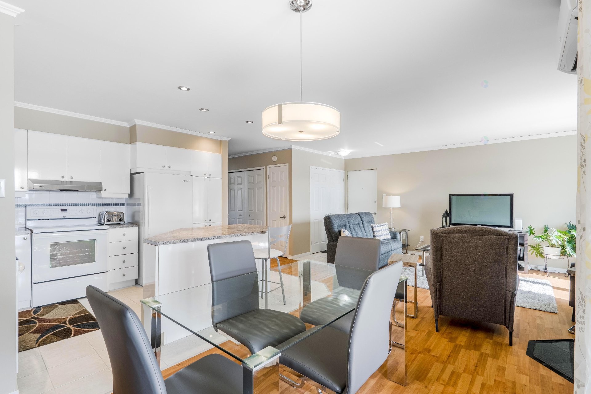 









4205


Rue Bertrand-Fabi

, 5,
Sherbrooke (Brompton/Rock Forest/Saint-Élie/Deauville),




QC
J1N1W8

