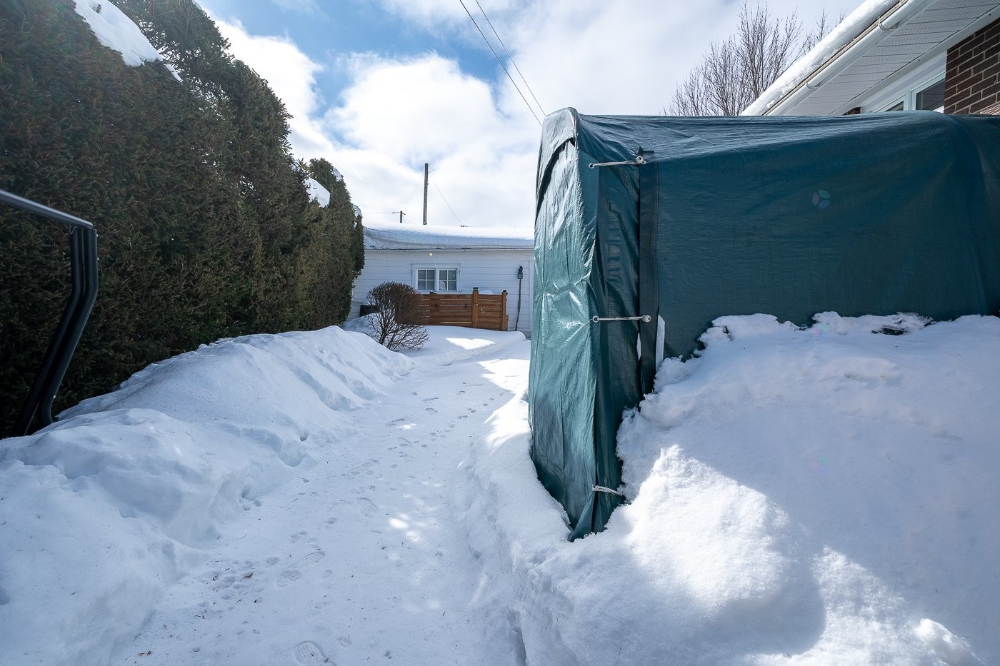 









406


Rue Demers

,
Val-des-Sources,




QC
J1T3J6

