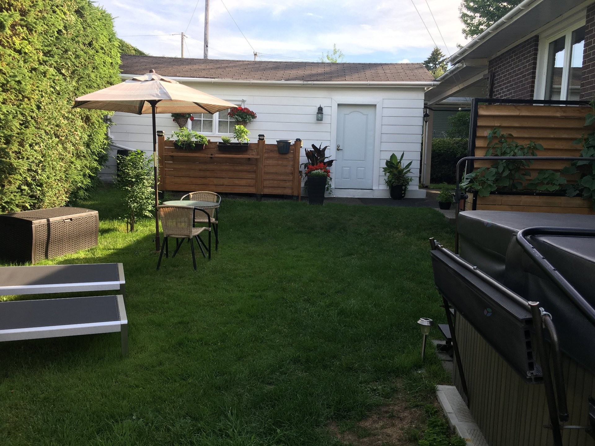 









406


Rue Demers

,
Val-des-Sources,




QC
J1T3J6

