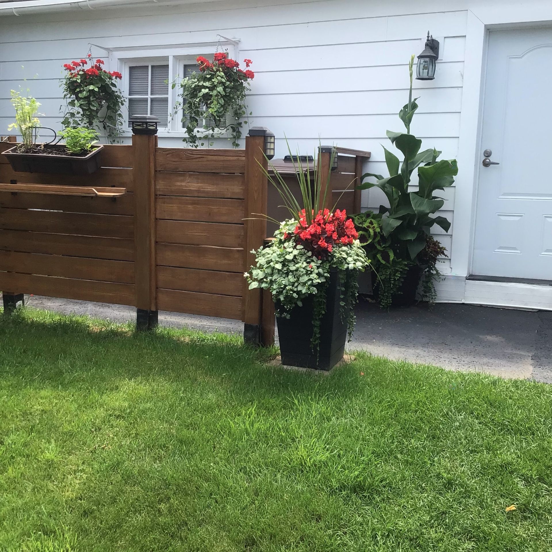 









406


Rue Demers

,
Val-des-Sources,




QC
J1T3J6

