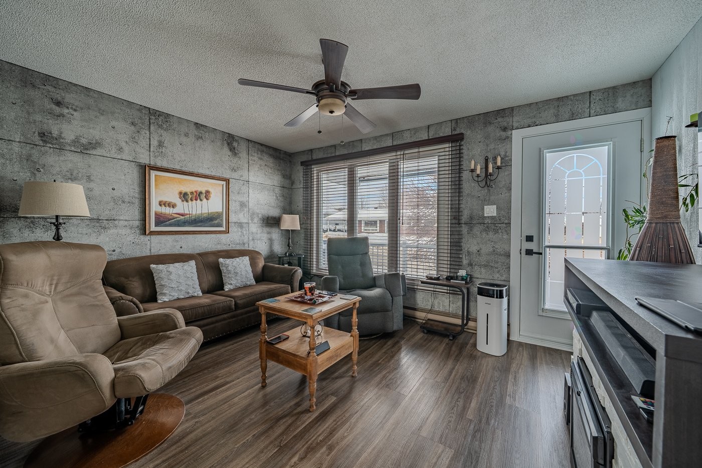 









406


Rue Demers

,
Val-des-Sources,




QC
J1T3J6

