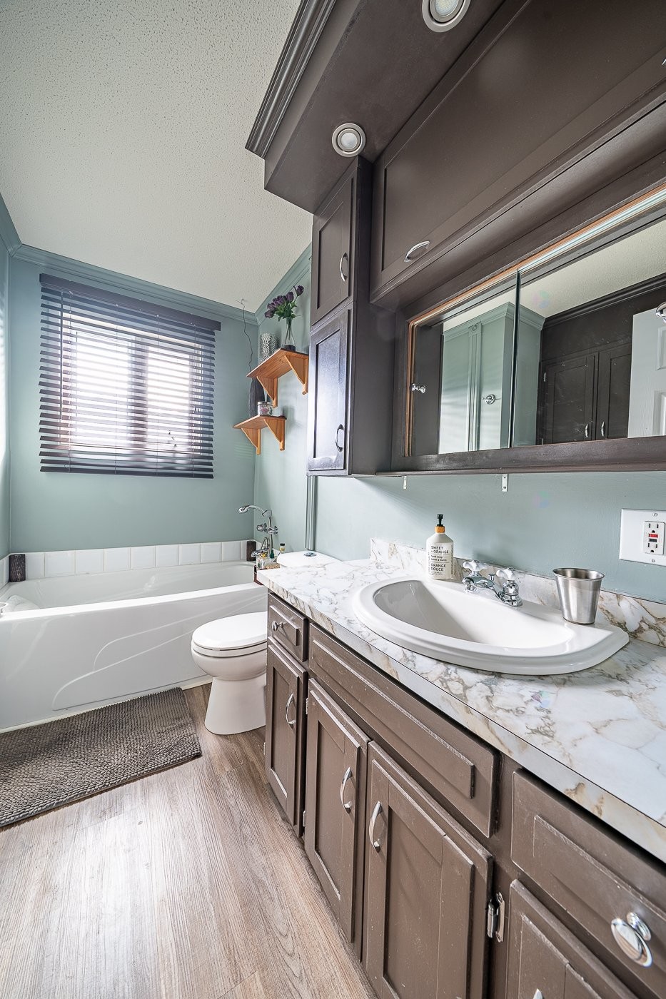 









406


Rue Demers

,
Val-des-Sources,




QC
J1T3J6

