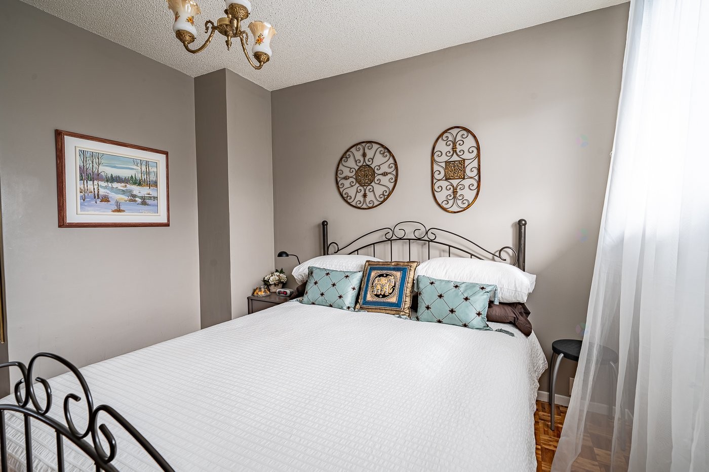 









406


Rue Demers

,
Val-des-Sources,




QC
J1T3J6

