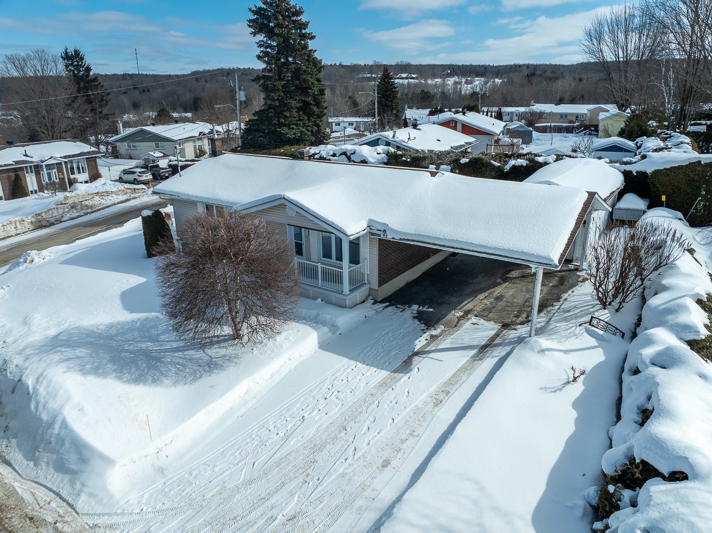 









406


Rue Demers

,
Val-des-Sources,




QC
J1T3J6

