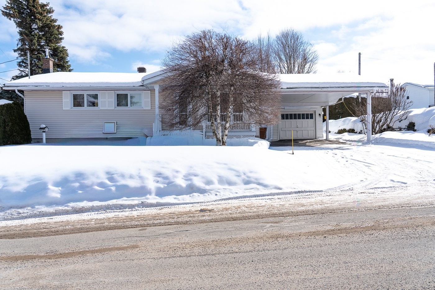 









406


Rue Demers

,
Val-des-Sources,




QC
J1T3J6

